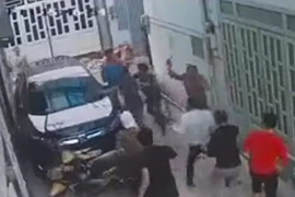 Hỗn chiến chết người từ việc trêu đùa của bạn gái