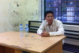 Khởi tố đối tượng đấm nữ cán bộ đi phun chất diệt muỗi