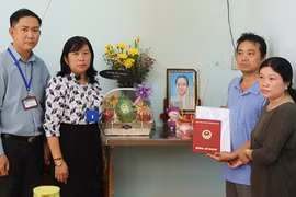 Sinh viên qua đời vì bệnh hiểm nghèo vẫn được nhận bằng tốt nghiệp