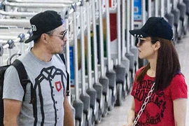 Video: Vợ chồng “Tiểu Long Nữ” U50 vẫn trẻ trung ngỡ ngàng 