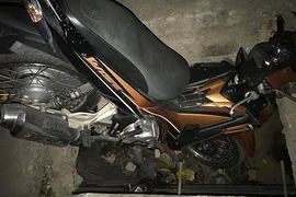 Nam thanh niên rơi cả người lẫn xe xuống hố cạnh UBND phường