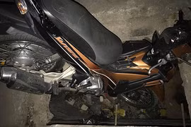 Nam thanh niên rơi cả người lẫn xe xuống hố cạnh UBND phường