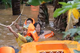 Dự báo thời tiết 13/9: Miền Trung giông lốc nguy hiểm, mưa lớn ở miền Nam