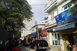 Hà Nội: Sau tiếng nổ lớn, cửa hàng gas bốc cháy ngùn ngụt