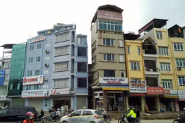 Chùm ảnh: Nhà siêu mỏng trên đường “cong mềm mại” ở Hà Nội