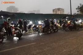 Chủ tịch phường Dịch Vọng Hậu có “trảm” được chợ tạm, không phép?