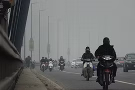 Ảnh: Hà Nội “biến” thành SaPa, sương mù che kín nhà cao tầng