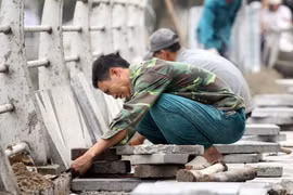 “Mục sở thị” 1 trong 100 tuyến phố ở Hà Nội đang được lát đá vỉa hè