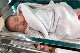 Xót xa bé gái 3 tháng tuổi bị bỏ rơi đúng ngày 8/3