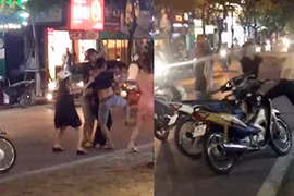 Đánh người giữa phố Hà Nội vì bị “liếc mắt nhìn đểu“