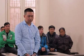 Cái kết cho lái xe taxi hất cảnh sát lên nắp capo chạy hơn 14km