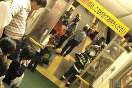 Cặp đôi livestream cảnh tự tử trước khi nhảy vào đoàn tàu