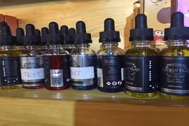 Thu giữ nhiều dụng cụ hút thuốc lá điện tử không rõ nguồn gốc