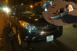 Kinh hoàng ô tô đâm xe máy kéo lê người đi hàng trăm mét