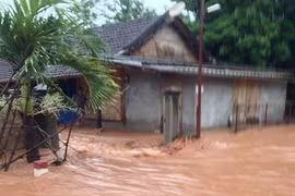 Ảnh cận cảnh mưa lớn gây lũ quét kinh hoàng ở Hòa Bình