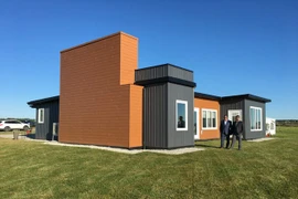 "Đột nhập" ngôi nhà tuyệt đẹp làm từ 600 nghìn chai nhựa tái chế