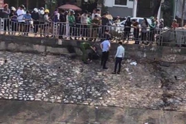 Buồn chuyện tình cảm, cô gái nhảy sông Tô Lịch tự tử