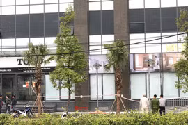 Hà Nội: Người phụ nữ nằm chết bên vũng máu ở sảnh chung cư N01T2