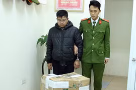 Nhân viên công chứng chở pháo đi bán kiếm lời dịp Tết Nguyên đán