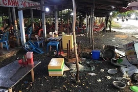 Vụ đánh khách thắc mắc tô hủ tiếu 100.000 đồng: Khởi tố nhóm “nổi máu anh hùng” phá quán