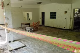 Thám hiểm nhà hoang, giật mình phát hiện xác chết bí ẩn