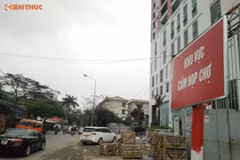 Cận cảnh chợ tạm, không phép “mọc” ngang nhiên ở quận Cầu Giấy