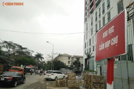 Cận cảnh chợ tạm, không phép “mọc” ngang nhiên ở quận Cầu Giấy