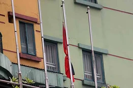 Hà Nội: Nhiều nơi treo cờ rủ thực hiện nghi thức Quốc tang