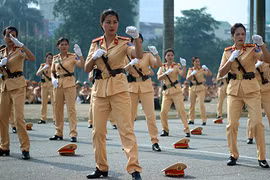 Phát sốt với màn múa võ của nam nữ CSGT Hà Nội