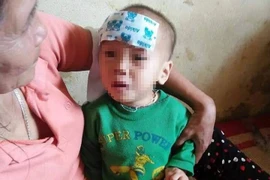 Nhói lòng bé gái 15 tháng tuổi bị bỏ rơi ở bụi tre