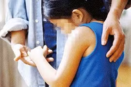 Một tổ trưởng tổ dân phố ở Hà Nội bị “tố” dâm ô bé gái?