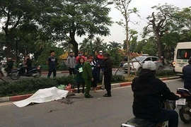 Cụ ông 74 tuổi ngã xe máy tử vong tại chỗ ở Hà Nội