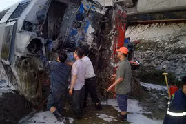 Ám ảnh hiện trường tai nạn tàu hỏa ở Thanh Hóa, 10 người thương vong