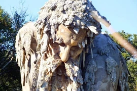 Bí ẩn tuyệt vời bên trong bức tượng khổng lồ TK 16 