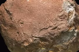 Phát hiện tác phẩm nghệ thuật 200.000 năm tuổi của loài người khác 