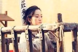 Lý do nữ tù nhân cổ đại bị cởi áo khi chặt đầu