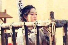 Lý do nữ tù nhân cổ đại bị cởi áo khi chặt đầu