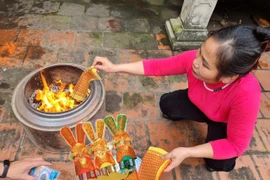 Chuyên gia: Có thể cúng ông Công ông Táo bất cứ ngày, giờ nào