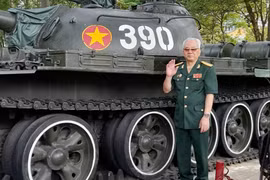 Khoảnh khắc xe tăng 390 húc đổ cổng Dinh Độc Lập: 'Mệnh lệnh từ trái tim'