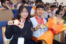 4 thủ khoa đoạt giải Nhất “kép” Olympic Toán Sinh viên - học sinh 2025