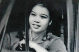 Hoa khôi nữ lái xe Trường Sơn: Chuyện tình vượt bão lửa 