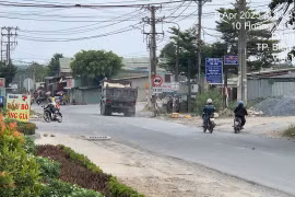 Đồng Nai: Biển báo cấm bị bôi đen, xe ben mặc sức lưu thông đường Hoàng Văn Bổn trong giờ cấm