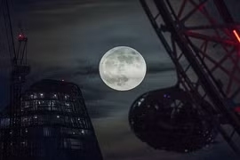 Siêu trăng lớn và sáng nhất năm 2018 đạt đỉnh rạng sáng nay