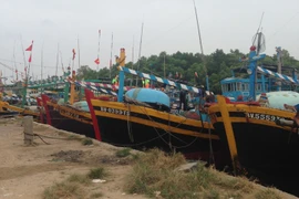 Hàng nghìn người dân TP HCM chạy bão 