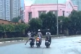 Ngỡ ngàng nhận lại 100 triệu bị cướp