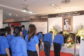 Thành Đoàn TP HCM lập bàn thờ Đại tướng Võ Nguyên Giáp