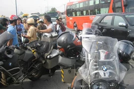 Đoàn du lịch môtô Thái Lan bị CSGT phạt