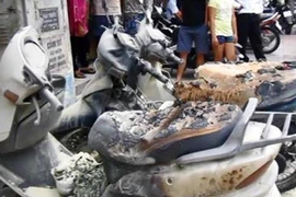 Đổ xăng đốt 5 xe máy giữa trung tâm thành phố