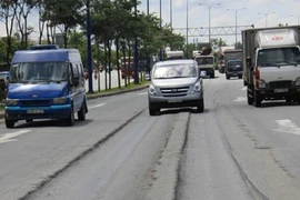 Đại lộ hiện đại nhất TP HCM lún nặng gần... cả năm