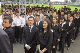 Hà Tăng, Quyền Linh đội nắng... chờ viếng Đại tướng